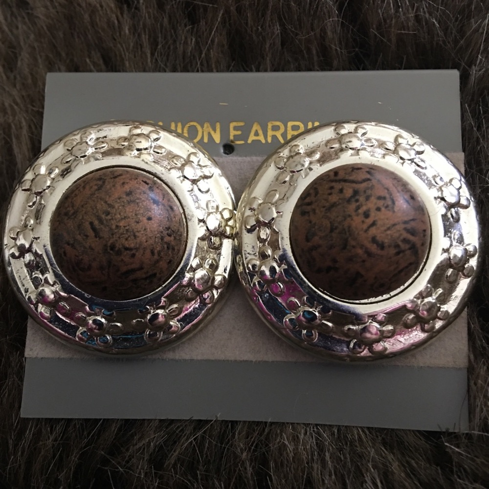 Brown and floral textured silver pierced earrings